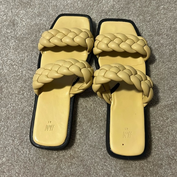 HM slides - EU 41 - Yellow - Faux Leather - Picture 1 of 4